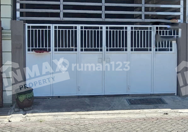 For Sale Affordable Ready-to-Live House East Lebak Near Kenjeran Main Road, Unair Campus, Its, Mitra Keluarga Hospital, Merr Main Road, Galaxy Mall, Pakuwon City Mall Fully Furnished 4 Bedrooms Row House 3 Cars Flood-Free. Negotiable Price