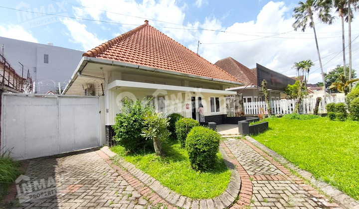 For Rent Classic Dutch House in Elite Mountain Area Near Jalan Ijen and Kawi. Large Well-Maintained Parking Area Ready to Occupy/Use for Restaurant Cafe Clinic Office Affordable Price Negotiable Commercial Area For Rent Classic Dutch House in Elite Mountain Area Near Jalan Ijen and Kawi. Large Well-Maintained Parking Area Ready to Occupy/Use for Restaurant Cafe Clinic Office Affordable Price Negotiable Commercial Area