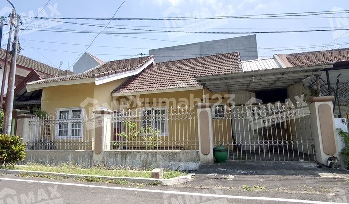 Super Cheap Sale Spacious House in Borobudur Malang City Blimbing Near Suhat, Ub Campus, Hwa Ind, Suitable for Residence and Built for Boarding. In Front of the Park SHM Can Use Mortgage Super Cheap Sale Spacious House in Borobudur Malang City Blimbing Near Suhat, Ub Campus, Hwa Ind, Suitable for Residence and Built for Boarding. In Front of the Park SHM Can Use Mortgage