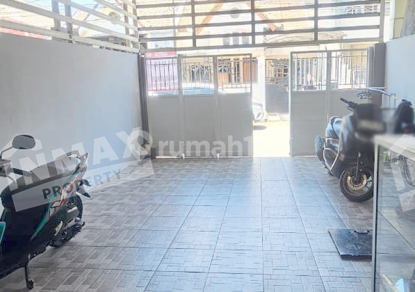 For Sale Affordable Ready-to-Live House East Lebak Near Kenjeran Main Road, Unair Campus, Its, Mitra Keluarga Hospital, Merr Main Road, Galaxy Mall, Pakuwon City Mall Fully Furnished 4 Bedrooms Row House 3 Cars Flood-Free. Negotiable Price 2