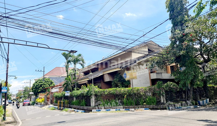 For Rent: Spacious Large House, 1200 sqm, on Tidar Main Road, Malang City. Close to Unmer Campus, Kalam Kudus, Wesley School. Suitable for Residence and Business: Restaurant, Cafe, Supermarket, Fitness Center, Office Space, Courses, School, Clinic. Price Negotiable. For Rent: Spacious Large House, 1200 sqm, on Tidar Main Road, Malang City. Close to Unmer Campus, Kalam Kudus, Wesley School. Suitable for Residence and Business: Restaurant, Cafe, Supermarket, Fitness Center, Office Space, Courses, School, Clinic. Price Negotiable.