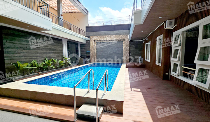 Dijual Cepat Rumah Mewah Bagus 2Lt Perum Elit Istana Dieng Malang Kota 6 Kamar Ada Swimming Pool& Garasi Dekat Kampus Unmer, Mcp Mall, Kampus2 Ub, Sekolah Mli Little Island Akses ke Tidar Bagunan Terawat 2