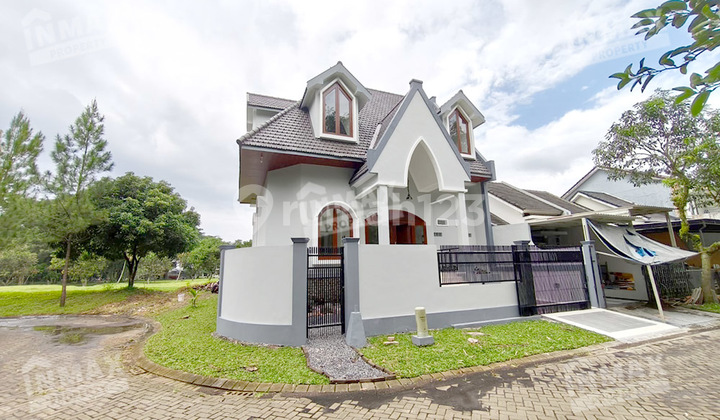 Dijual Rumah Bagus Murah 2Lt Perum Elit Araya Golf Full Renovasi Siap Huni Model American Classic Ada Balkon Dekat Club House, Binus, Djati Lounge, Araya Mall. Harga Terjangkau& Nego 2