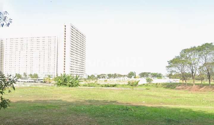 Tanah Komersial Dijalan Utama Lippo Cikarang dengan View Danau