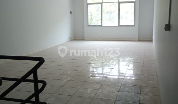 For sale, well-maintained and cheap shophouse on Abd Rahman Saleh, Bandung.