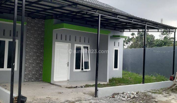 Di jual rumah dalam komplek tanah nya besar di Jalan ngumban surbakti medan 2