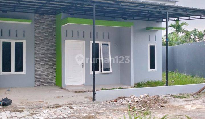 Di jual rumah dalam komplek tanah nya besar di Jalan ngumban surbakti medan 1