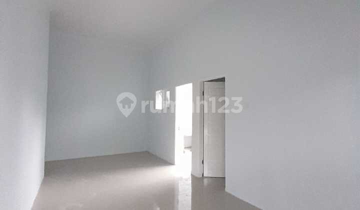 Di jual rumah dalam komplek tanah nya besar di Jalan ngumban surbakti medan 4