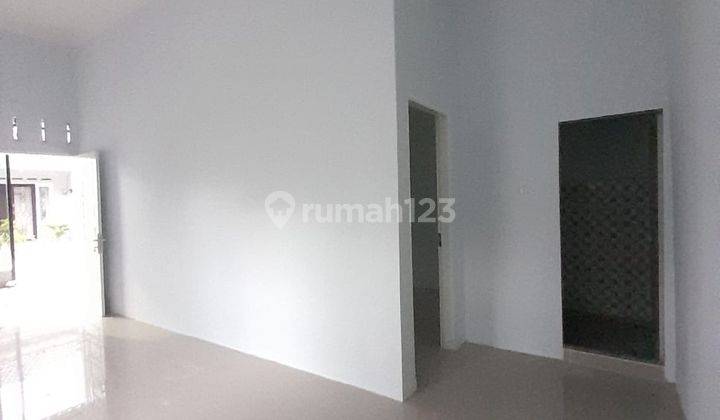 Di jual rumah dalam komplek tanah nya besar di Jalan ngumban surbakti medan 5