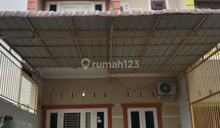 Di jual rumah 2 lantai dalam komplek di Jalan Asrama medan helvetia 1