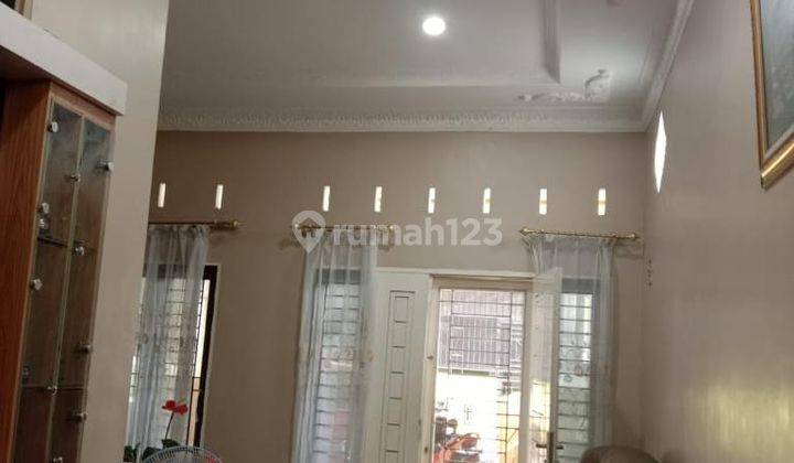 Di jual rumah 2 lantai dalam komplek di Jalan Asrama medan helvetia 2