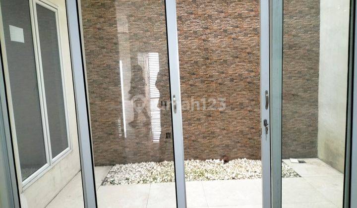 Di jual rumah 2 lantai cantik non komplek di jalan STM medan 12
