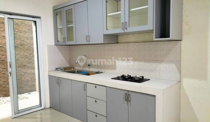 Di jual rumah 2 lantai cantik non komplek di jalan STM medan 14