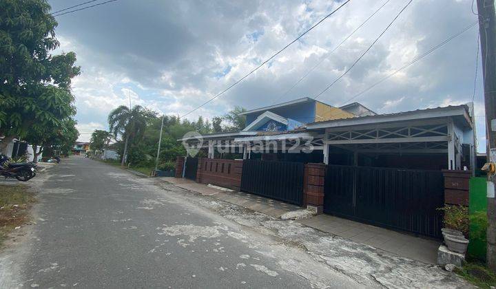 Di jual rumah besar dalam komplek di Jalan karya wisata Medan Johor. 2