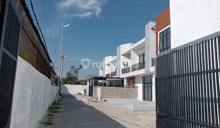 Rumah komplek 2 lantai di jalan kapten muslim Gatsu Medan Helvetia. 1