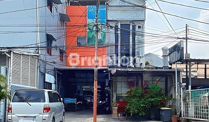 Ruko Gandeng 3 Lantai di Kawasan Bisnis Rawamangun