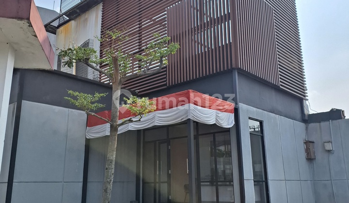 Strategic Land for Business in a Busy Location on Margonda Road, Depok