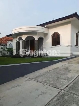 LUXURY HOUSE WITH SPACIOUS GARDEN & SWIMMING POOL IN KEMANG, SOUTH JAKARTA