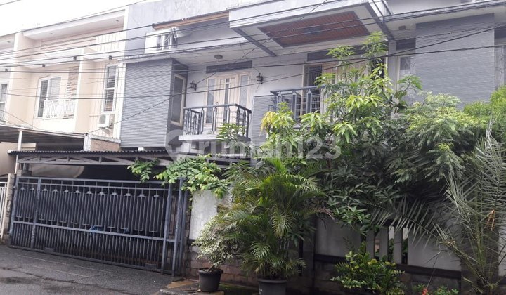 Rumah 2 Lantai di Tebet Timur – Lokasi Nyaman & Strategis