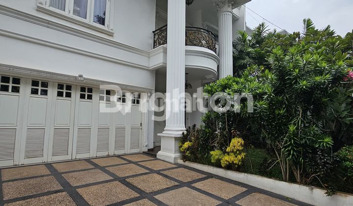 Rumah Modern Classic Siap Huni ada Kolam Renang di Tebet Barat Rumah Modern Classic Siap Huni ada Kolam Renang di Tebet Barat