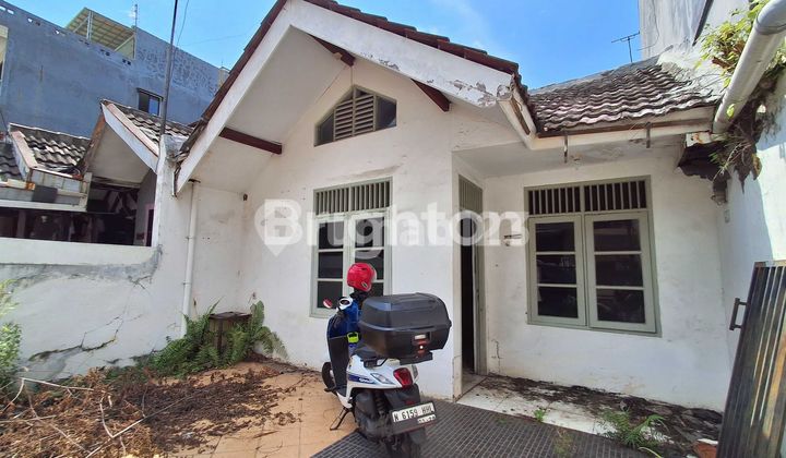 Land + Old Building in Gading Griya Lestari – Strategic Location