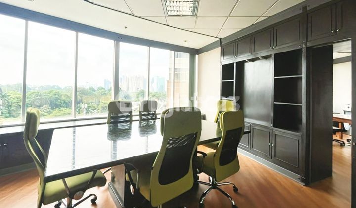 Kantor Siap Pakai Semi Furnished di Menara Sudirman, Jakarta Selatan