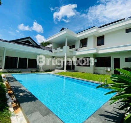 RUMAH MEWAH 2 LANTAI ADA KOLAM RENANG BESAR PEJATEN BARAT, JAKSEL