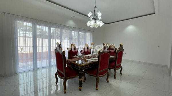 2-Story Classic Style House in the Suvarna Area, Tangerang 2