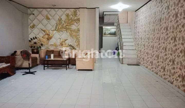 Rumah 3 Lantai di Posisi Hoek Kebon Baru Tebet Jakarta Selatan 2