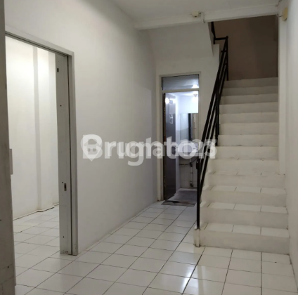 RUKO 3 LANTAI KEBAYORAN LAMA JAKARTA SELATAN RUKO 3 LANTAI KEBAYORAN LAMA JAKARTA SELATAN