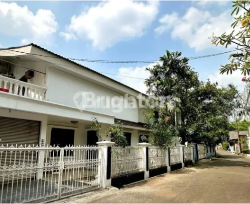 STRATEGIC 2-STORY HOUSE IN THE KEMANG BANGKA AREA, SOUTH JAKARTA