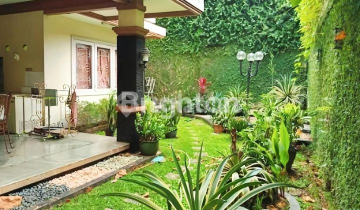 Rumah Luas Siap Huni di Tebet Ada Kolam Renang Full Furnished