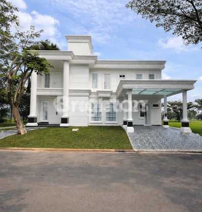 Rumah 2 Lantai Bergaya Classic di Kawasan Suvarna Tangerang Rumah 2 Lantai Bergaya Classic di Kawasan Suvarna Tangerang