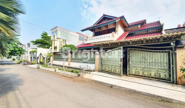 Spacious 2.5-Story House in Kebon Baru, Tebet, South Jakarta 2