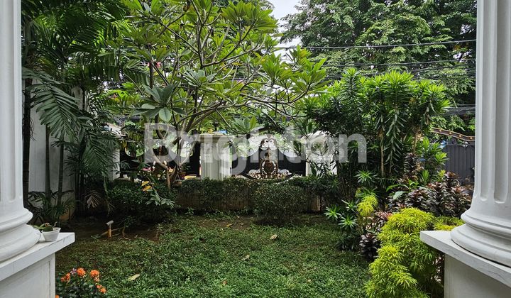 Rumah Modern Classic Siap Huni ada Kolam Renang di Tebet Barat 2
