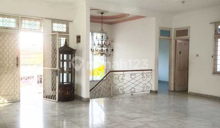SPACIOUS & LUXURIOUS HOUSE IN A SERENE AREA OF MAKASAR, EAST JAKARTA 2