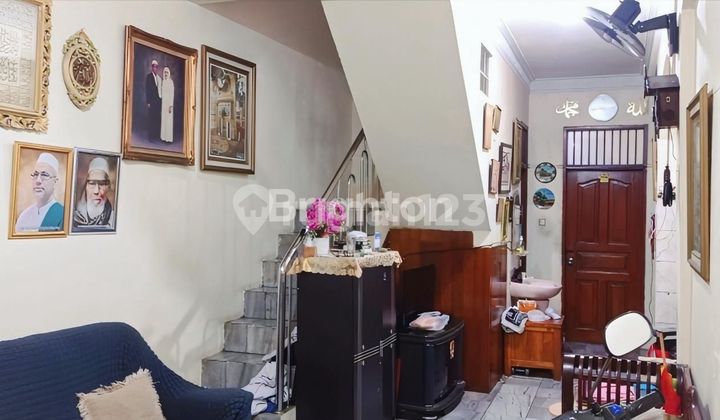 2.5-Story House on Tebet Raya, Suitable for Boarding or Culinary Business 2