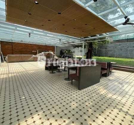 Bangunan Komersial Luas Parkir Besar di Menteng Jakarta Utara