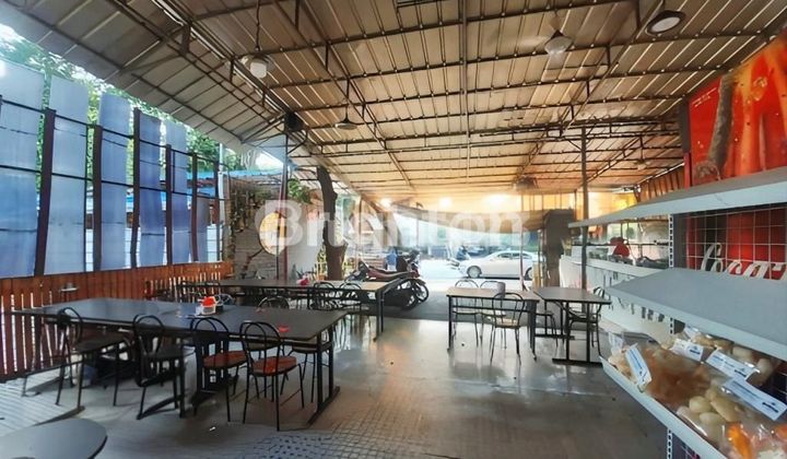 Bangunan Usaha Kuliner Ramai Strategis di Cipinang Jatinegara