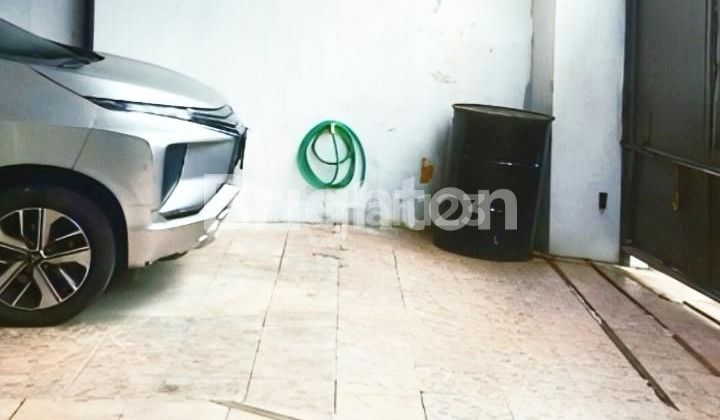 Rumah 2 Lantai Terawat Strategis di Menteng Dalam Tebet Harga Terjangkau 2
