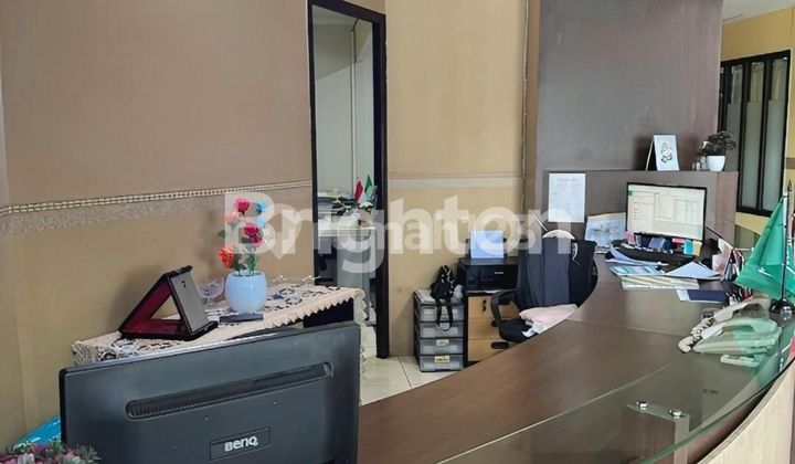 Bangunan Komersial Strategis di Jalan Raya Jakarta Timur Zonasi Ungu