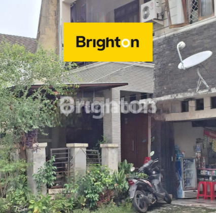 2.5-STORY STRATEGIC HOUSE IN KEMANG, SOUTH JAKARTA