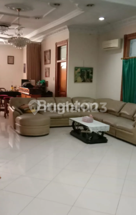 RUMAH BESAR SIAP HUNI OTISTA CAWANG JAKARTA TIMUR