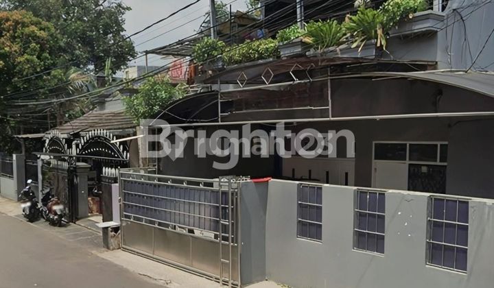 Rumah 3 Lantai di Posisi Hoek Kebon Baru Tebet Jakarta Selatan