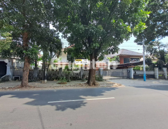 RUMAH 2 LANTAI KOLAM RENANG JL JAMBORE CIRACAS JAKARTA TIMUR 2