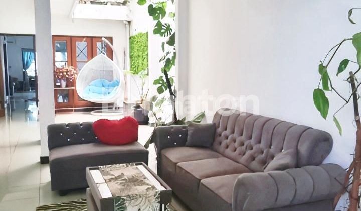 Rumah 2 Lantai ada Rooftop & Kolam Renang di Mampang Prapatan Rumah 2 Lantai ada Rooftop & Kolam Renang di Mampang Prapatan