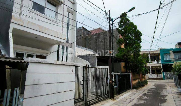 Rumah di Jeruk Manis 2 Duri Kepa, Rapi Terawat 2