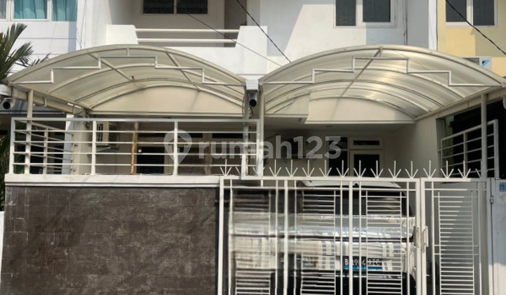 Rumah Cantik di Taman Aries