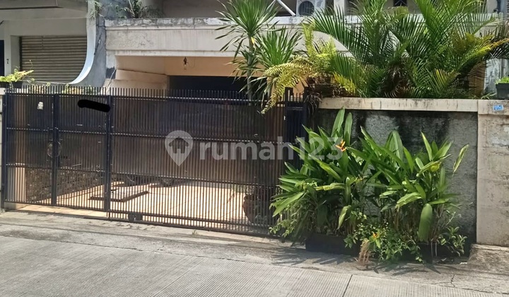 Rumah di area Tanjung Duren lokasi strategis