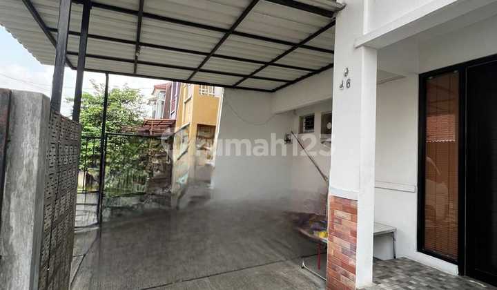 The house in Metro Permata 1 serves as an office. 2